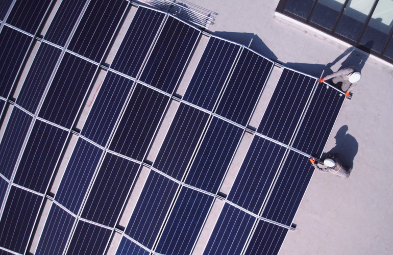 Maxeon solar panels enter U.S. commercial market bundled with Omnidian performance assurance