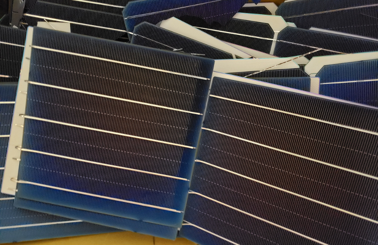 Discarded solar cells. Credit: Solar Power World