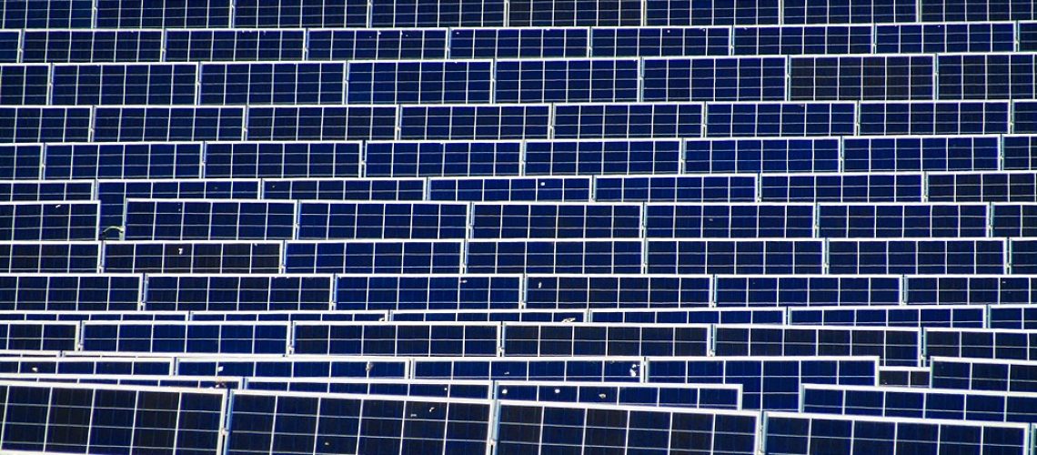 1024px-Field_of_Solar_Panels_near_Ogwell.jpg