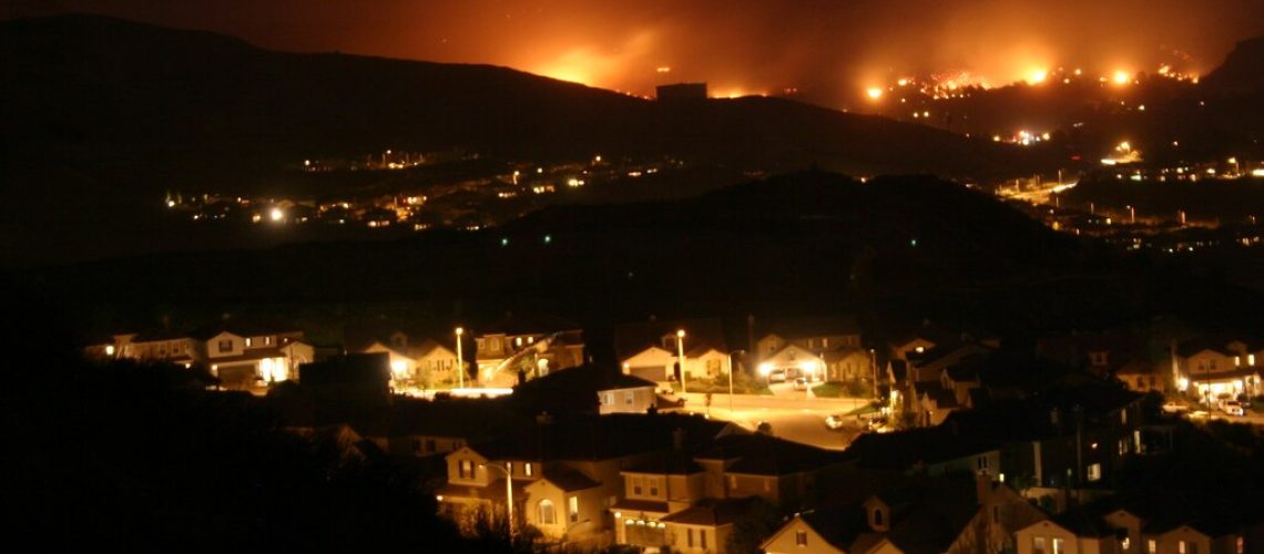 1024px-Wildfire_California_Santa_Clarita.jpg