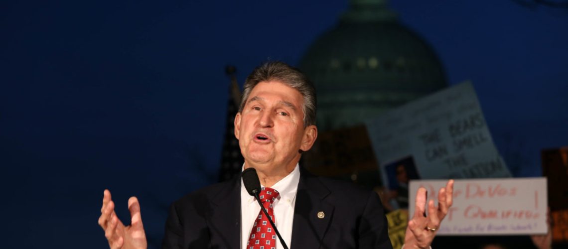 DevosRally102_Manchin_34736632190-1200x800.jpg