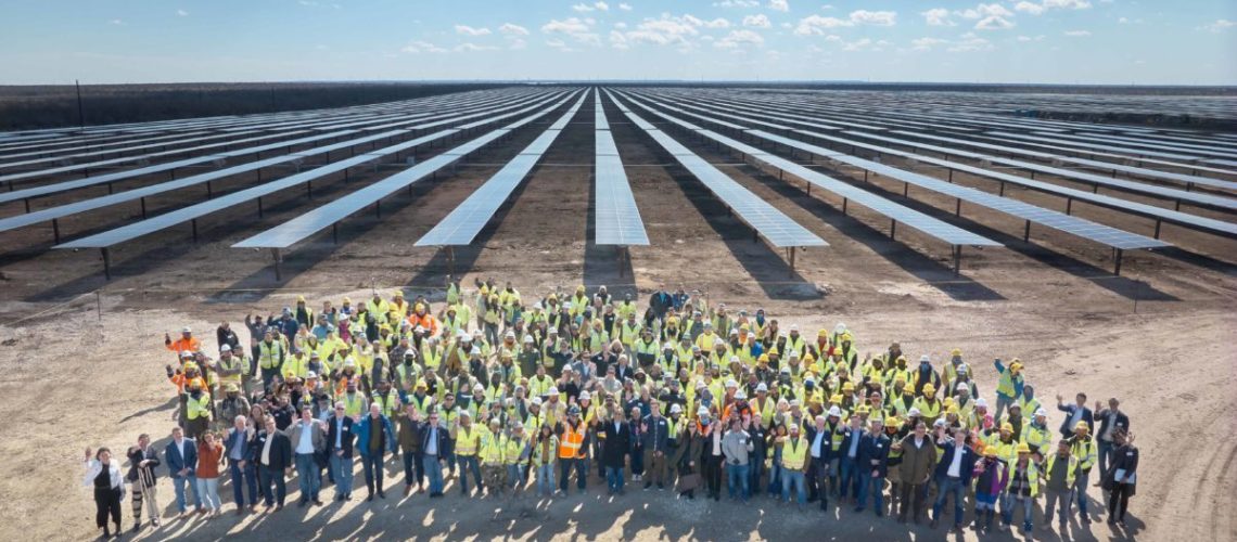 Group-Photo-with-Solar-Workers_1-1200x877.jpg