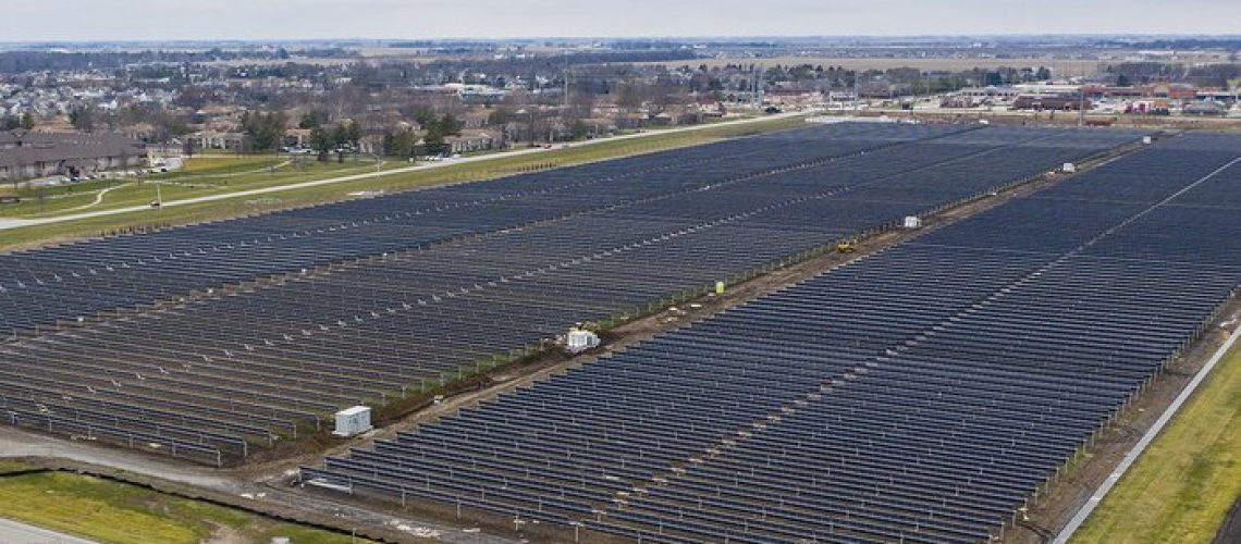 Illinois-Solar-Farm-2.jpg