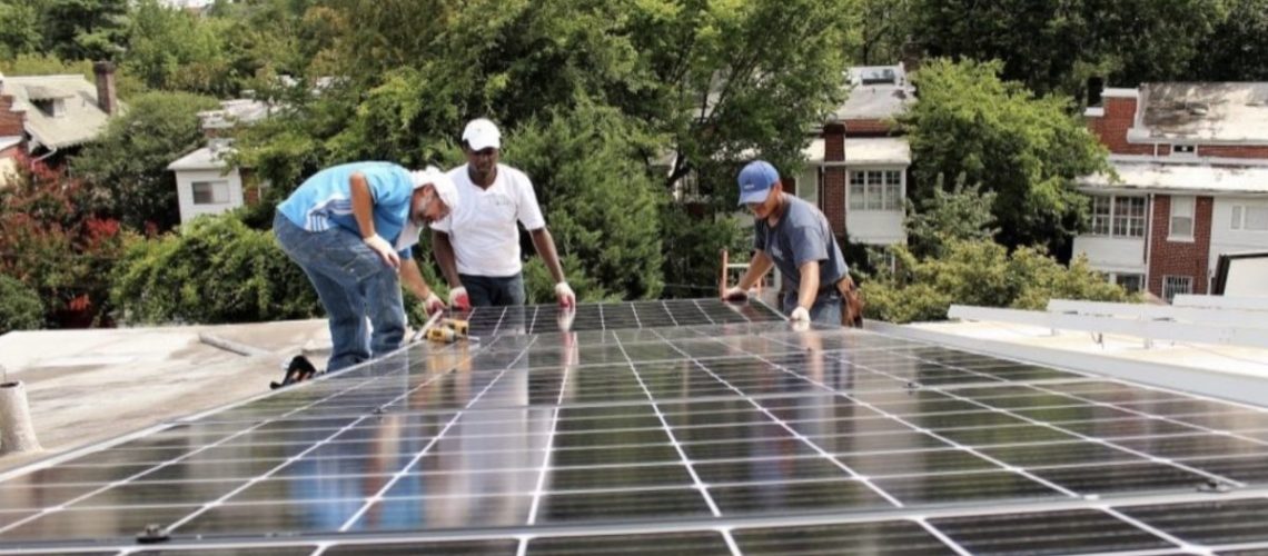 Ipsun-Solar-DC-rowhouse-rooftop-solar-with-workers-1200x790.jpg