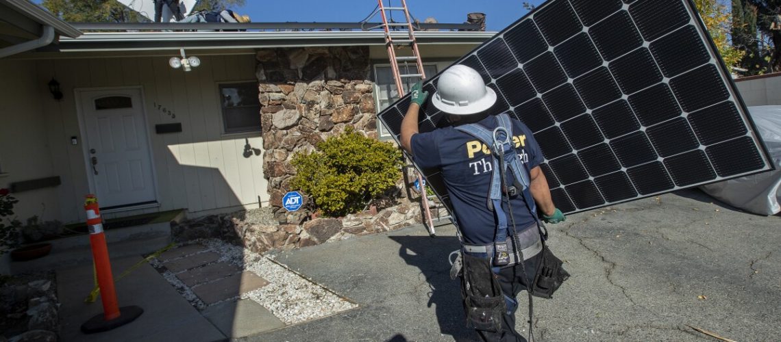 la-photos-1staff-679772-679772-fi-california-blackouts-rooftop-solar11-mam.jpg