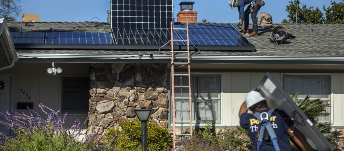 la-photos-1staff-679772-679772-fi-california-blackouts-rooftop-solar5-mam.jpg