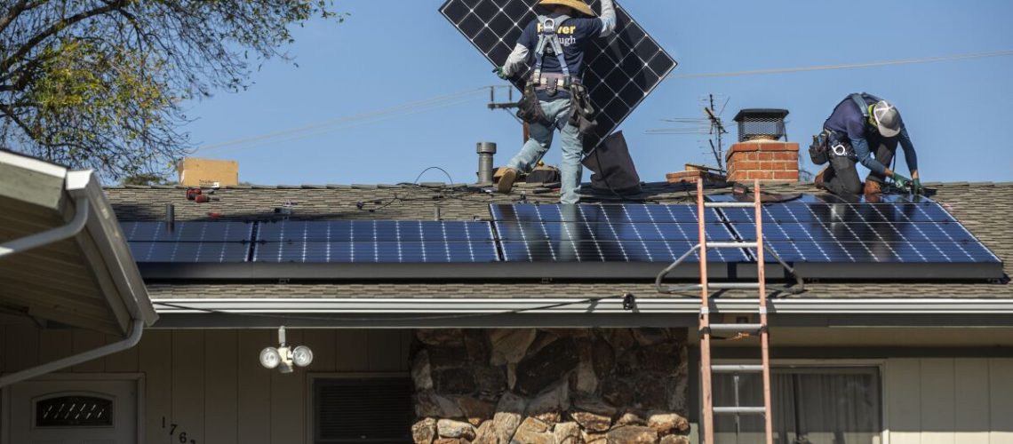 la-photos-1staff-679772-679772-fi-california-blackouts-rooftop-solar9-mam.jpg